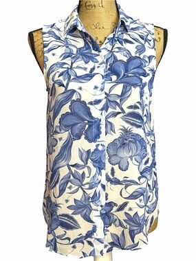 H&M Blue and White Floral Sleeveless Button-Front Blouse. EC. Size 0